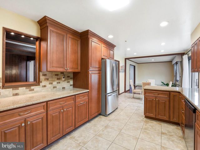 2 CARLTON RD, Cherry Hill, NJ 08034
