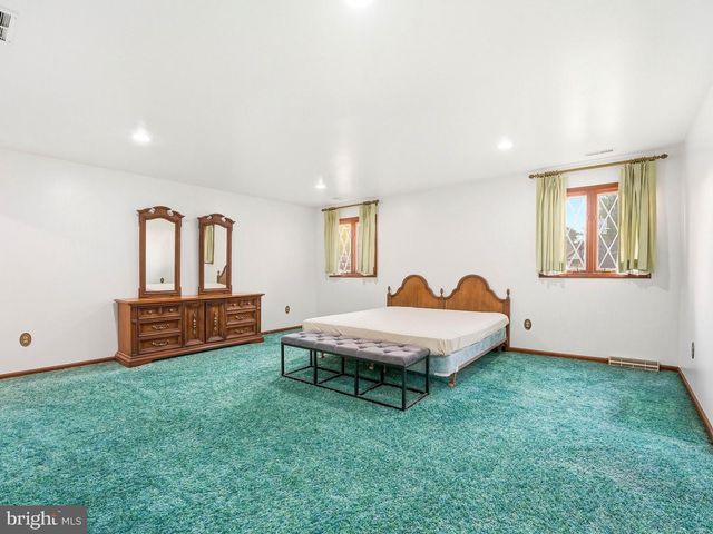 2 CARLTON RD, Cherry Hill, NJ 08034