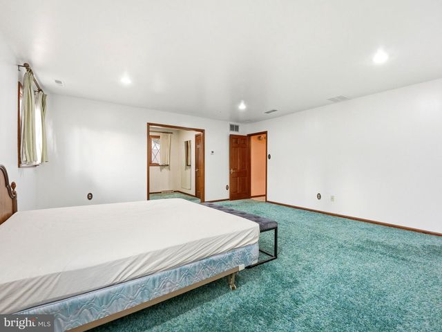 2 CARLTON RD, Cherry Hill, NJ 08034