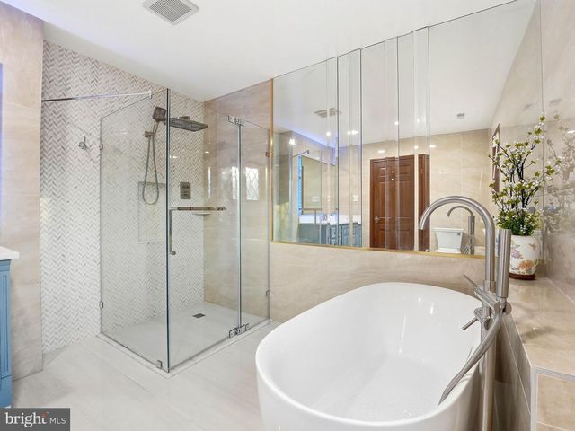 2 CARLTON RD, Cherry Hill, NJ 08034