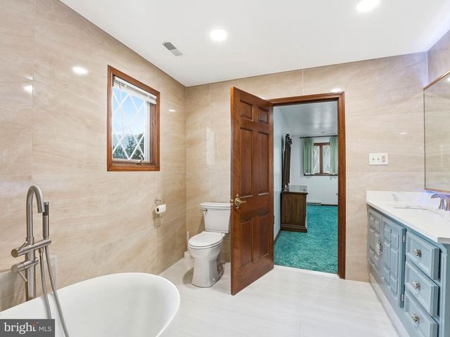 2 CARLTON RD, Cherry Hill, NJ 08034