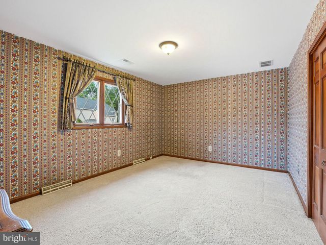 2 CARLTON RD, Cherry Hill, NJ 08034