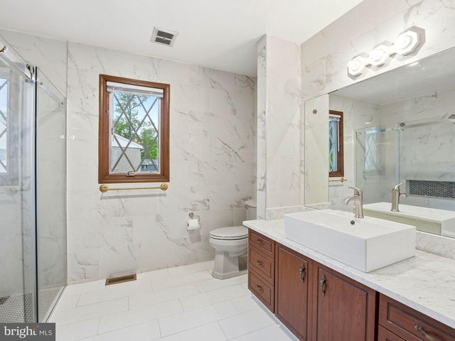 2 CARLTON RD, Cherry Hill, NJ 08034