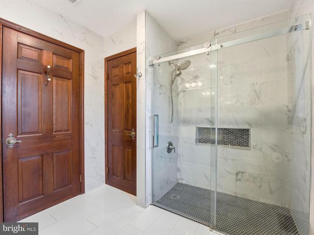 2 CARLTON RD, Cherry Hill, NJ 08034