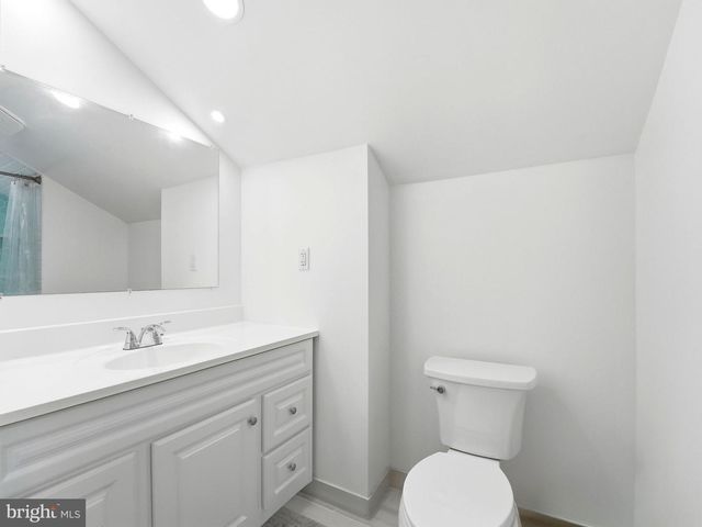2 CARLTON RD, Cherry Hill, NJ 08034