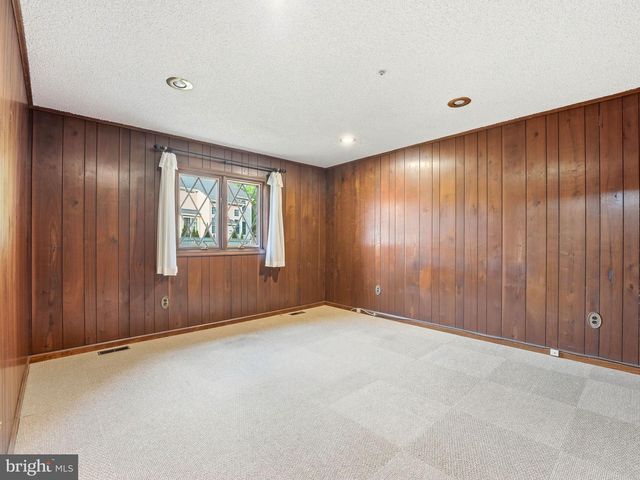 2 CARLTON RD, Cherry Hill, NJ 08034