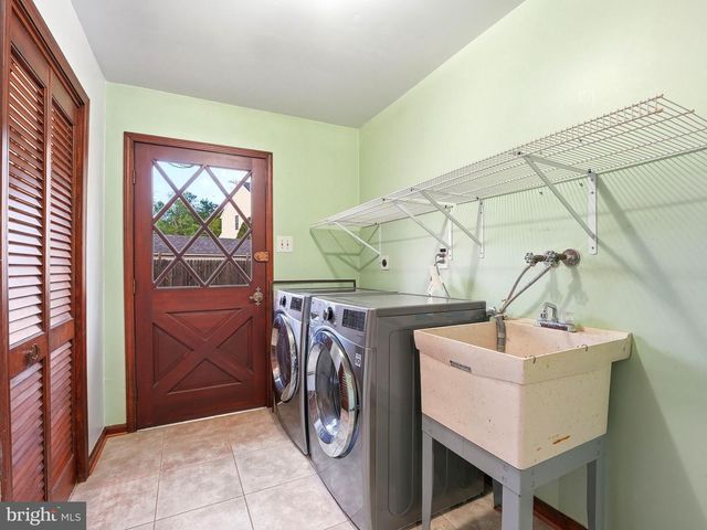 2 CARLTON RD, Cherry Hill, NJ 08034