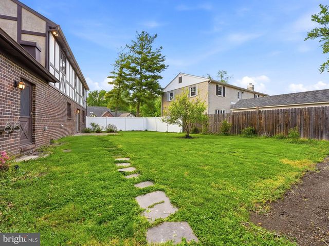 2 CARLTON RD, Cherry Hill, NJ 08034