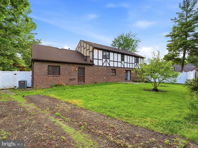 2 CARLTON RD, Cherry Hill, NJ 08034