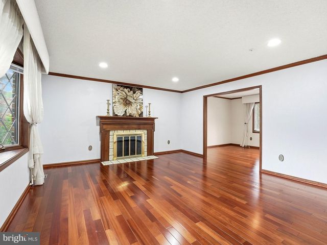 2 CARLTON RD, Cherry Hill, NJ 08034