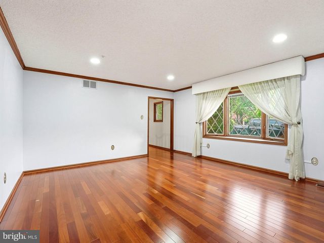 2 CARLTON RD, Cherry Hill, NJ 08034