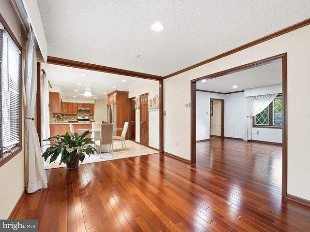 2 CARLTON RD, Cherry Hill, NJ 08034
