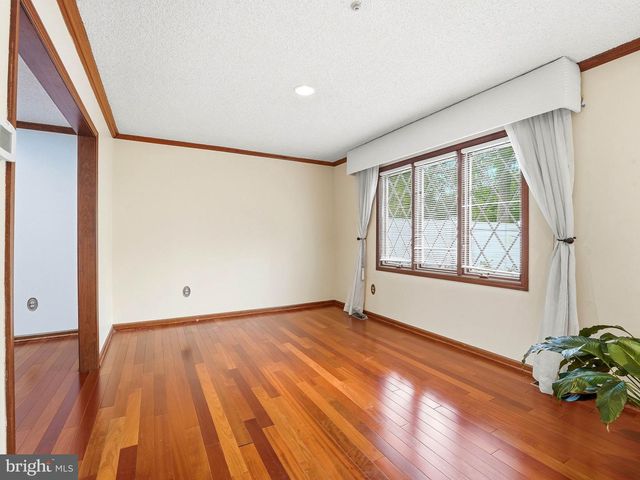 2 CARLTON RD, Cherry Hill, NJ 08034