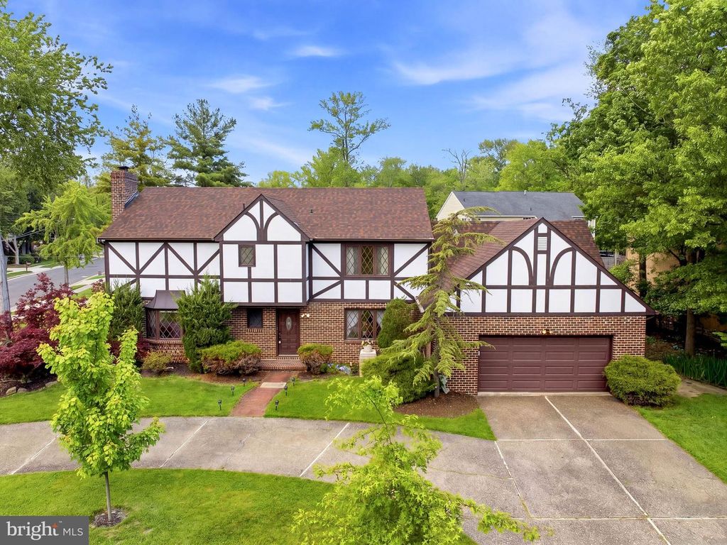 2 CARLTON RD, Cherry Hill, NJ 08034