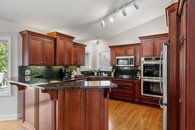 11239 Apennine Way, Inver Grove Heights, MN 55077