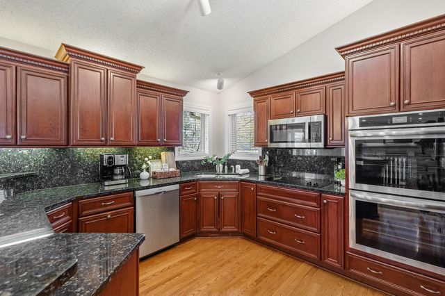 11239 Apennine Way, Inver Grove Heights, MN 55077