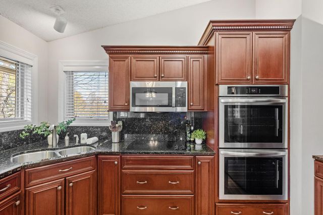 11239 Apennine Way, Inver Grove Heights, MN 55077