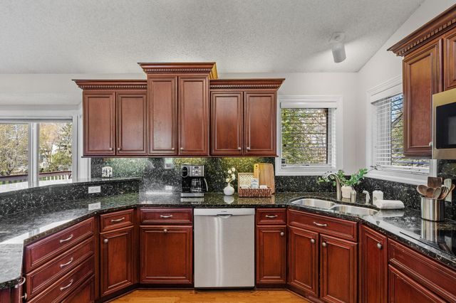 11239 Apennine Way, Inver Grove Heights, MN 55077