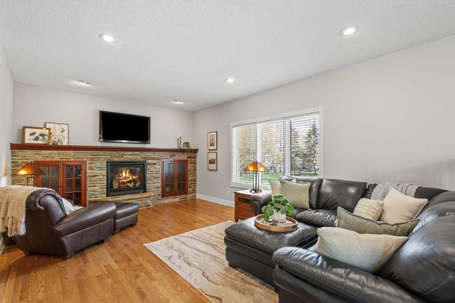 11239 Apennine Way, Inver Grove Heights, MN 55077