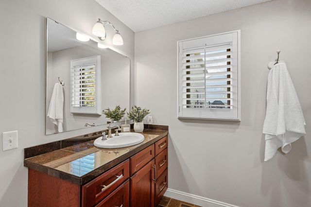 11239 Apennine Way, Inver Grove Heights, MN 55077