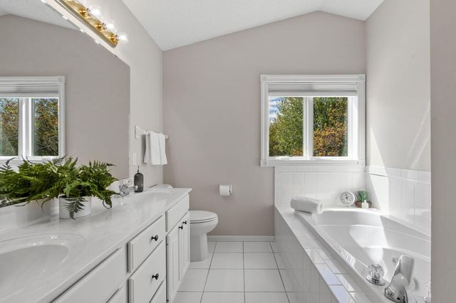 11239 Apennine Way, Inver Grove Heights, MN 55077