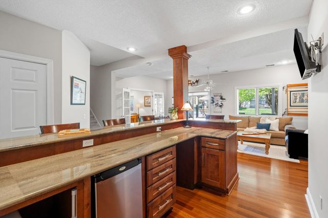 11239 Apennine Way, Inver Grove Heights, MN 55077
