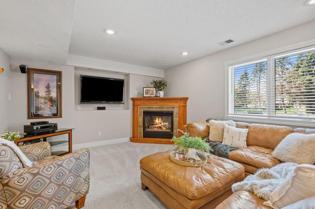 11239 Apennine Way, Inver Grove Heights, MN 55077