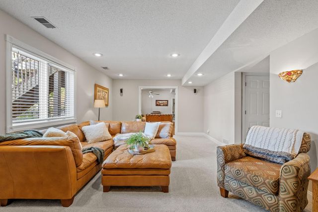 11239 Apennine Way, Inver Grove Heights, MN 55077