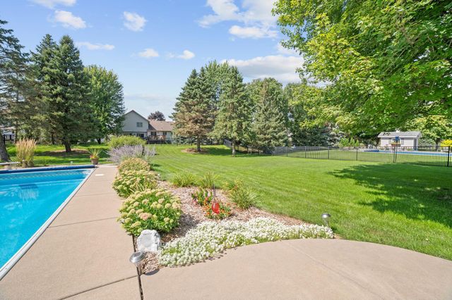 11239 Apennine Way, Inver Grove Heights, MN 55077