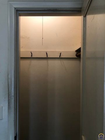 2024 Stone AVE, Topeka, KS 66604