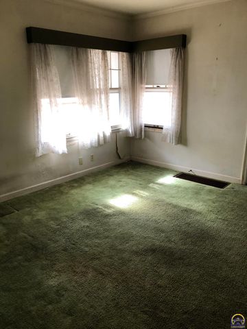 2024 Stone AVE, Topeka, KS 66604