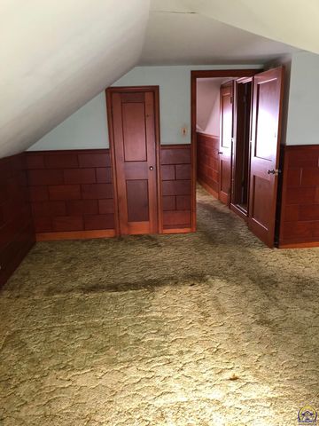 2024 Stone AVE, Topeka, KS 66604