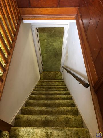 2024 Stone AVE, Topeka, KS 66604