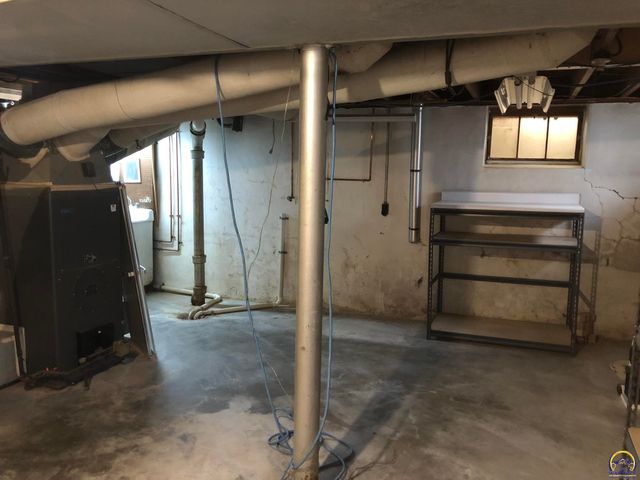 2024 Stone AVE, Topeka, KS 66604