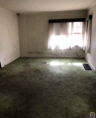 2024 Stone AVE, Topeka, KS 66604