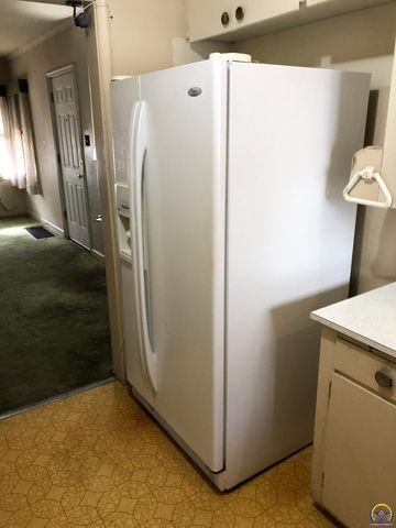 2024 Stone AVE, Topeka, KS 66604