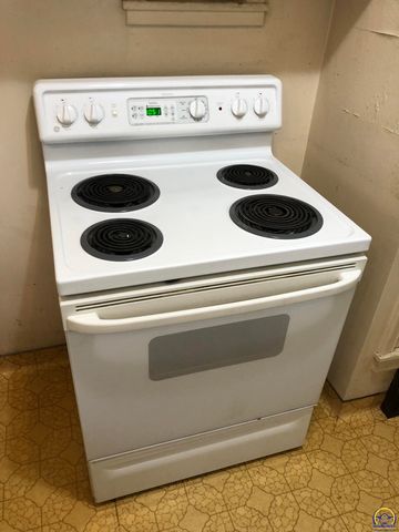 2024 Stone AVE, Topeka, KS 66604