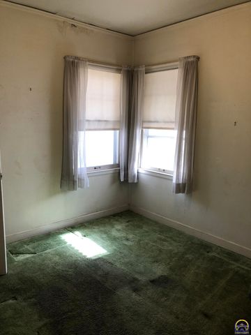 2024 Stone AVE, Topeka, KS 66604