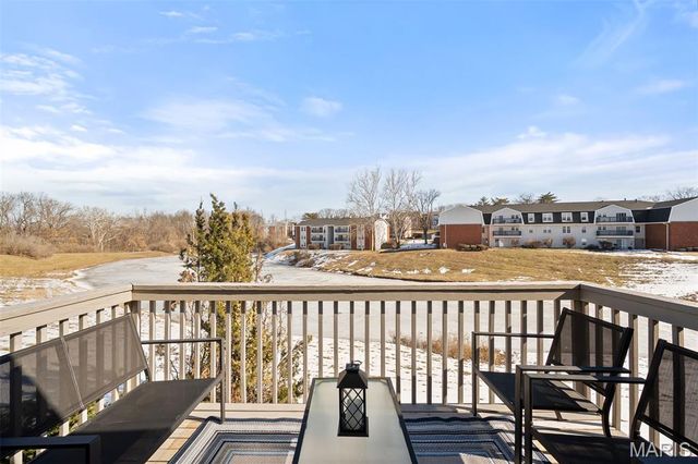 2042 Kentmore Lane, Chesterfield, MO 63017