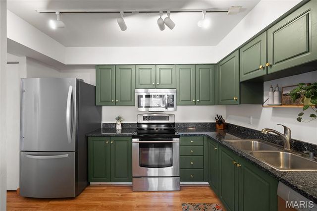 2042 Kentmore Lane, Chesterfield, MO 63017