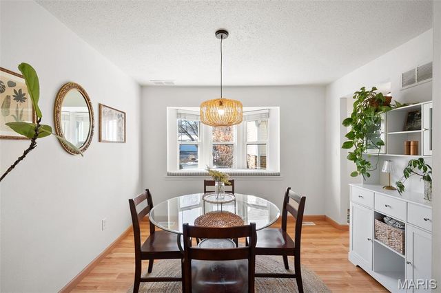 2042 Kentmore Lane, Chesterfield, MO 63017