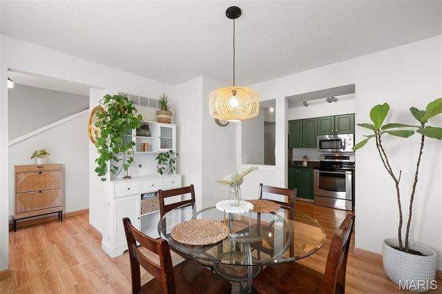 2042 Kentmore Lane, Chesterfield, MO 63017