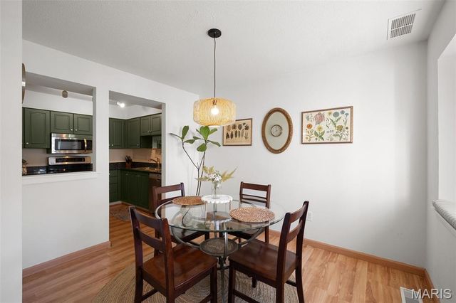 2042 Kentmore Lane, Chesterfield, MO 63017