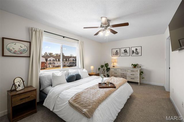 2042 Kentmore Lane, Chesterfield, MO 63017