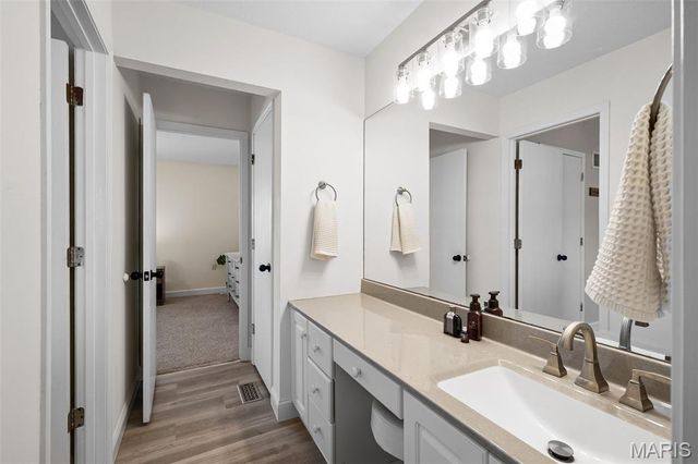 2042 Kentmore Lane, Chesterfield, MO 63017