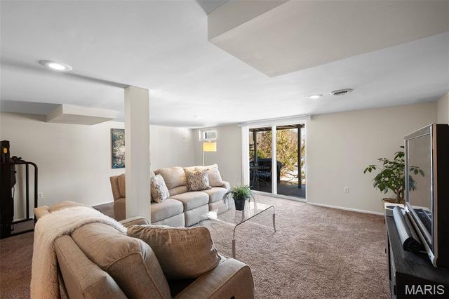 2042 Kentmore Lane, Chesterfield, MO 63017