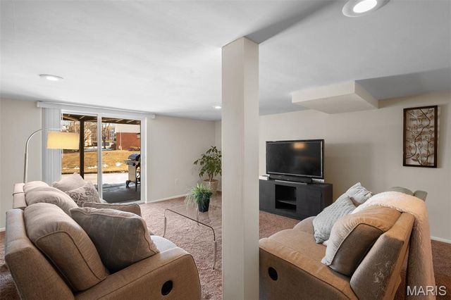 2042 Kentmore Lane, Chesterfield, MO 63017