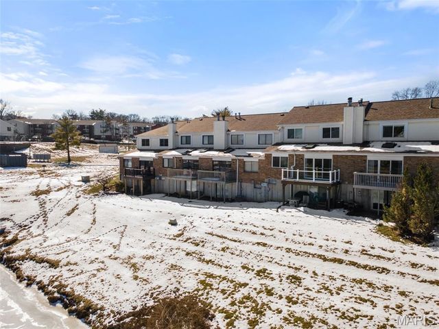 2042 Kentmore Lane, Chesterfield, MO 63017