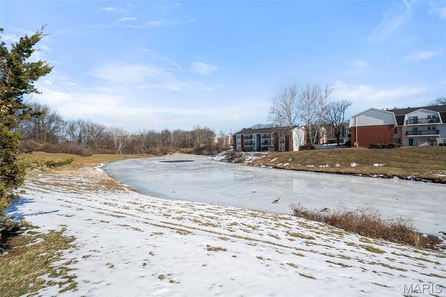 2042 Kentmore Lane, Chesterfield, MO 63017