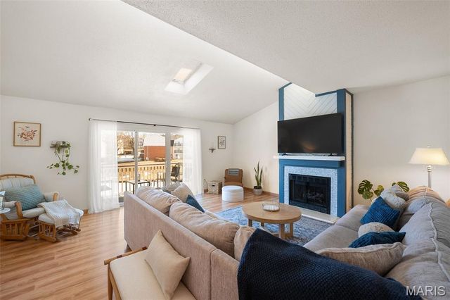 2042 Kentmore Lane, Chesterfield, MO 63017